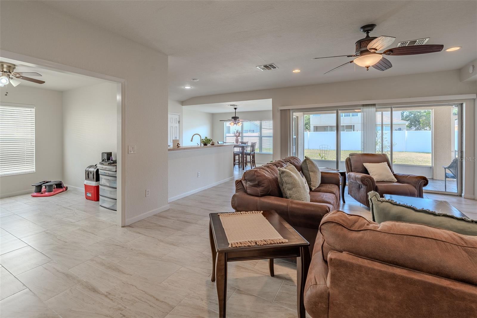 Image 4 of 47 For 5561 40 Street