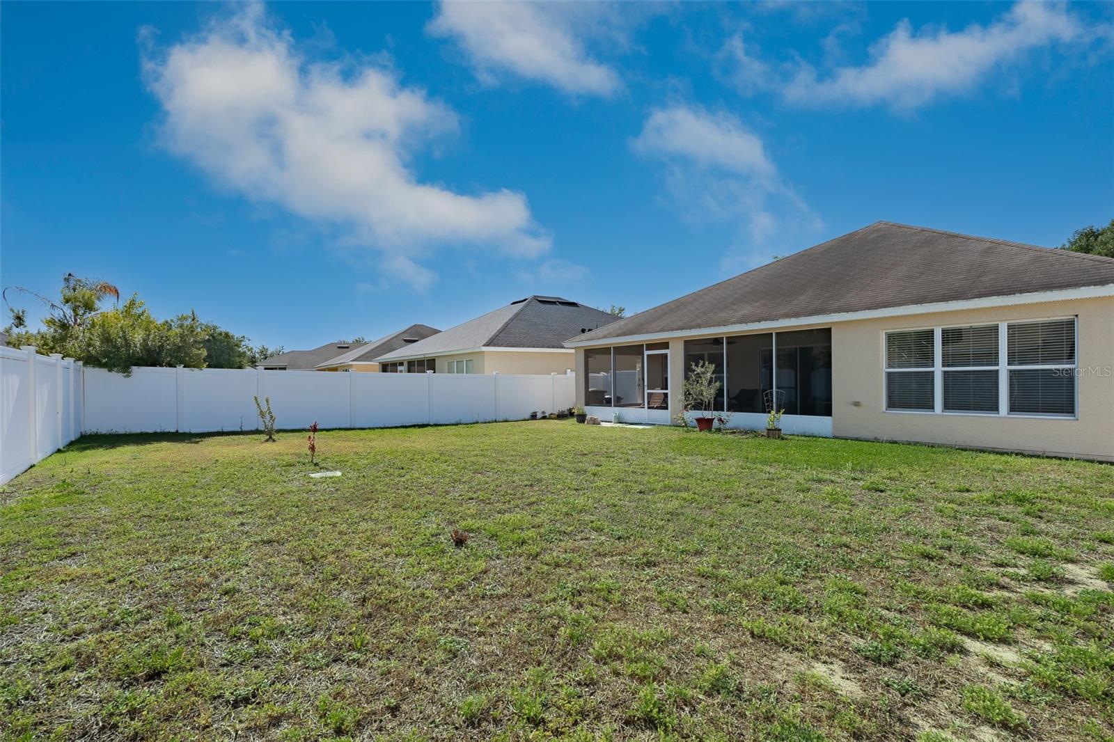 Image 40 of 47 For 5561 40 Street
