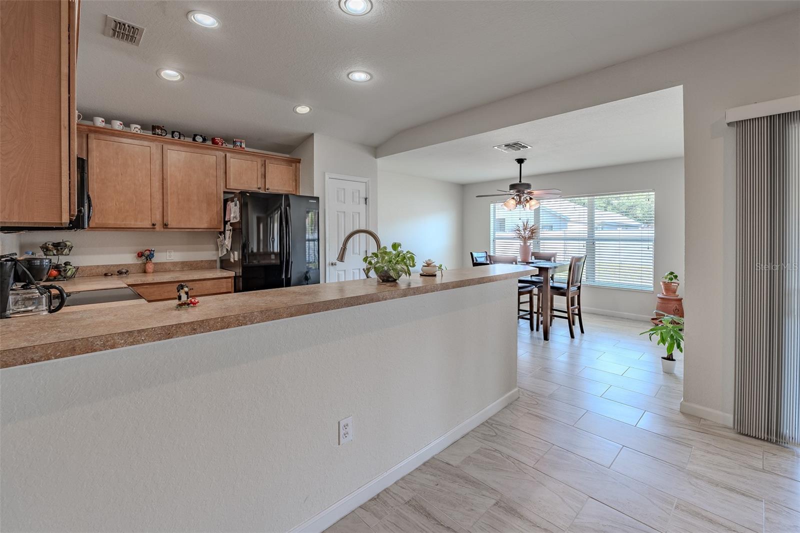 Image 6 of 47 For 5561 40 Street
