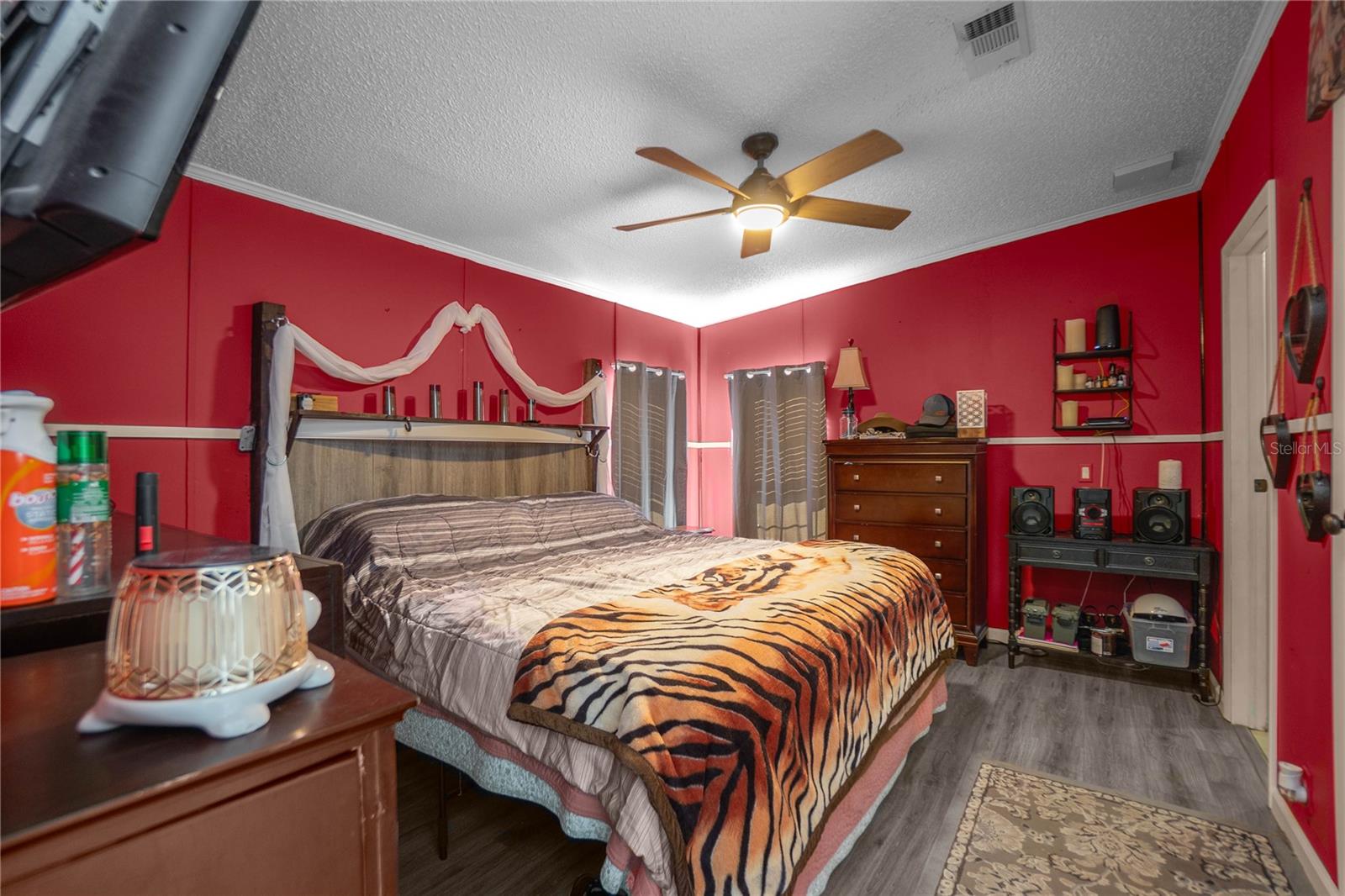 Image 15 of 43 For 10494 Spence Avenue