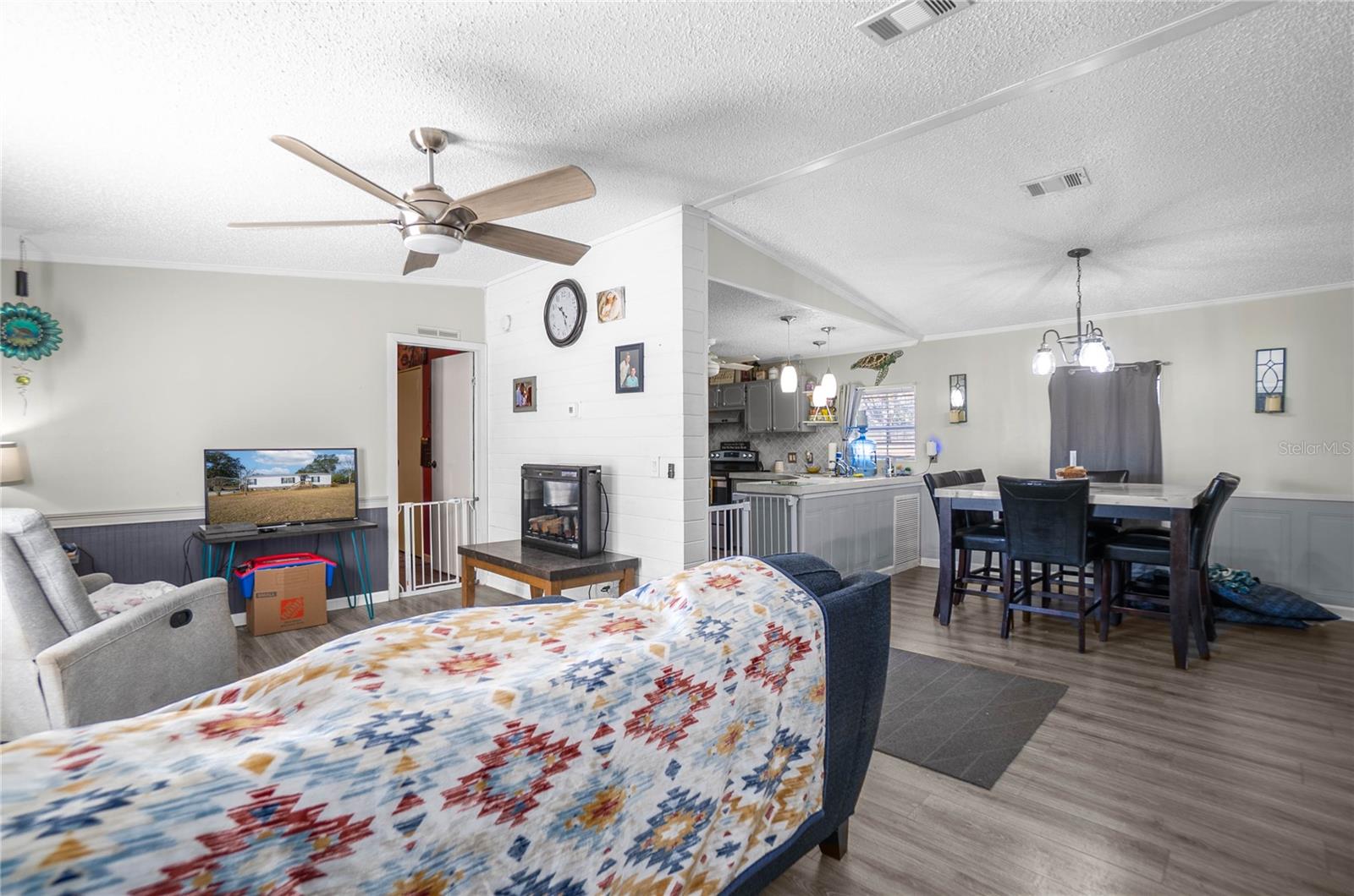 Image 6 of 43 For 10494 Spence Avenue