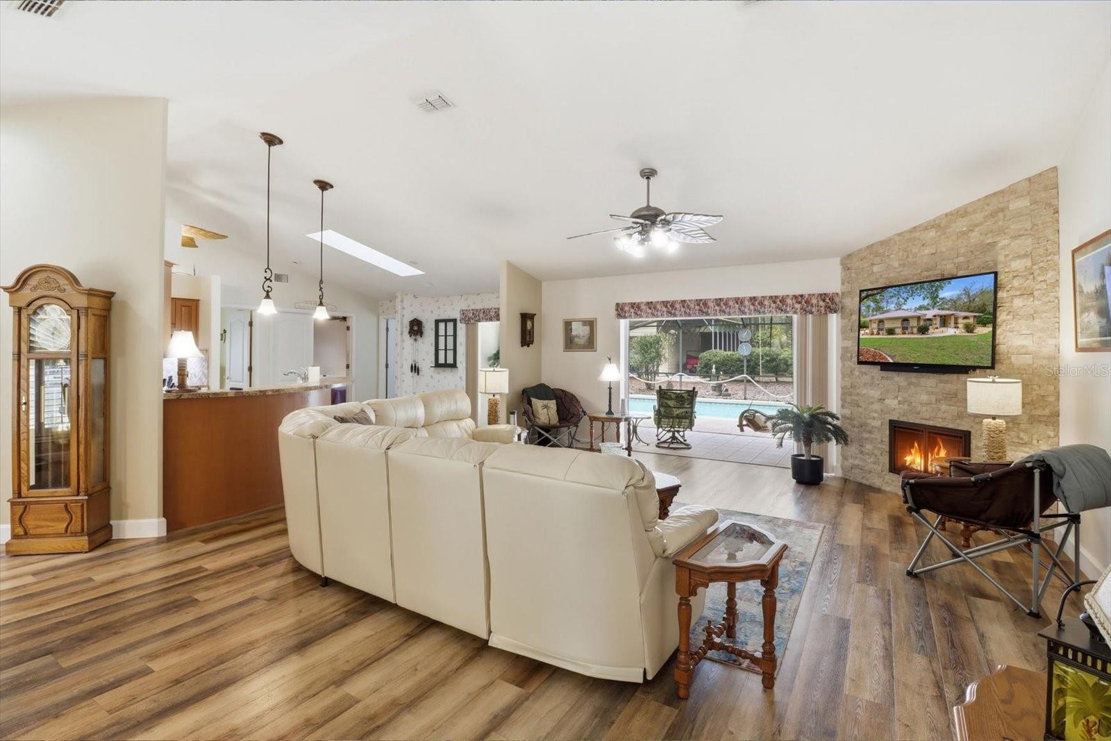Image 4 of 32 For 4474 Horseshoe Drive