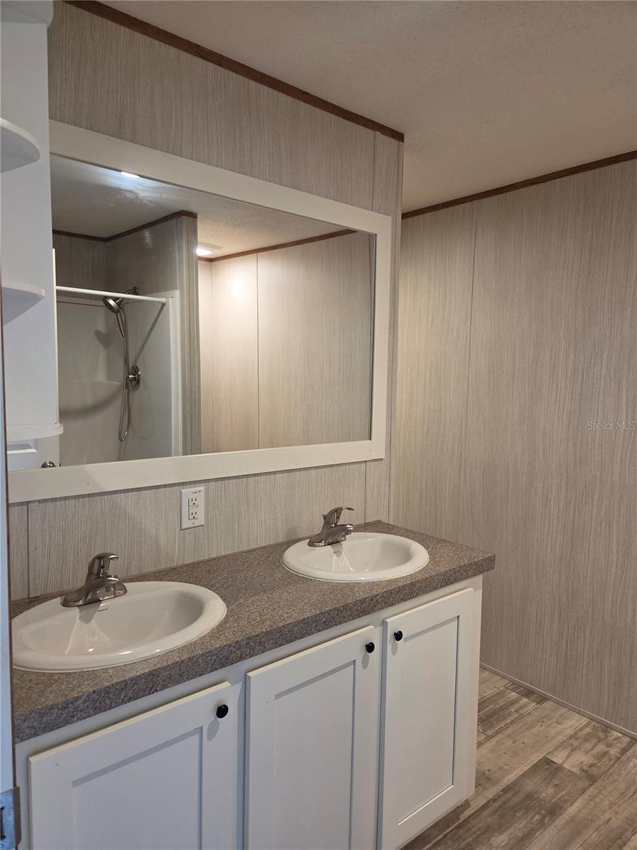 Image 10 of 23 For 624 Winnetka Street
