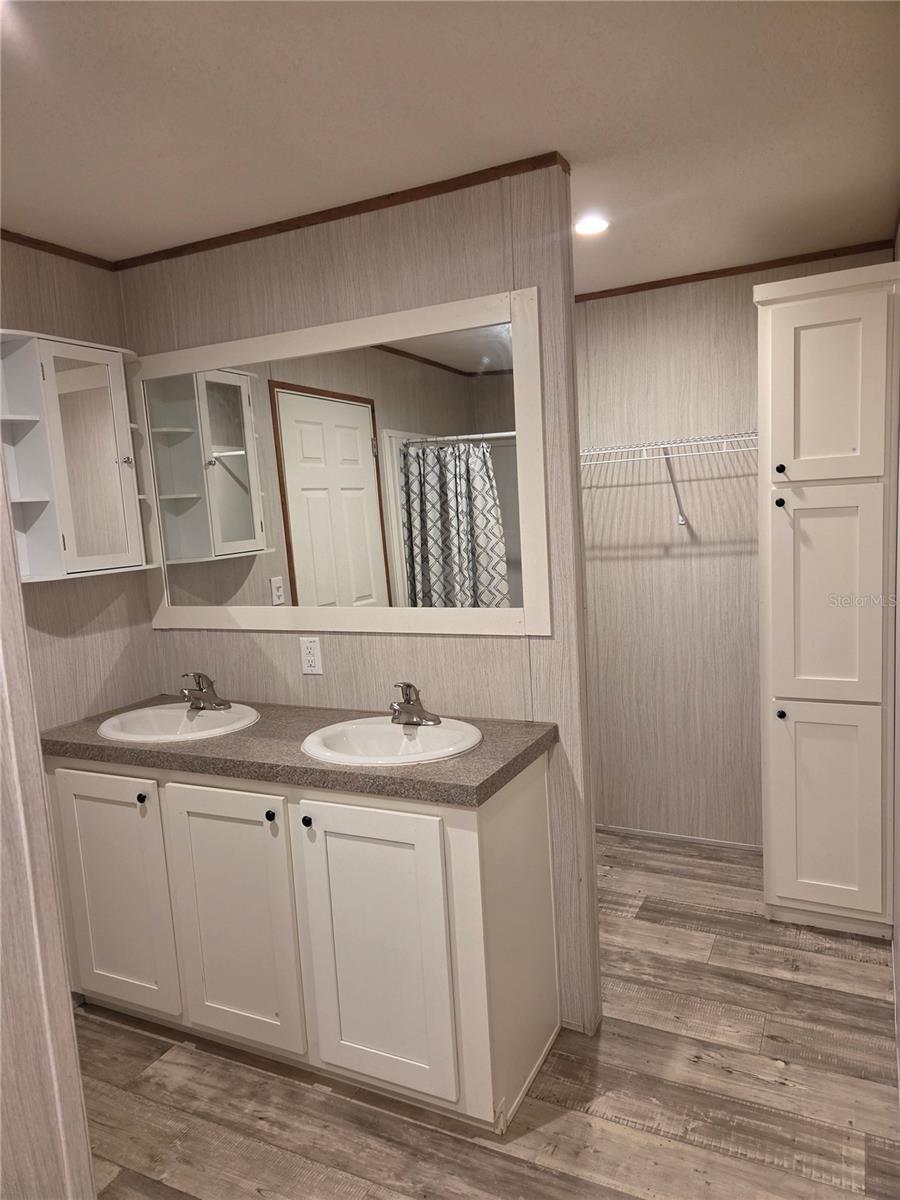 Image 11 of 23 For 624 Winnetka Street