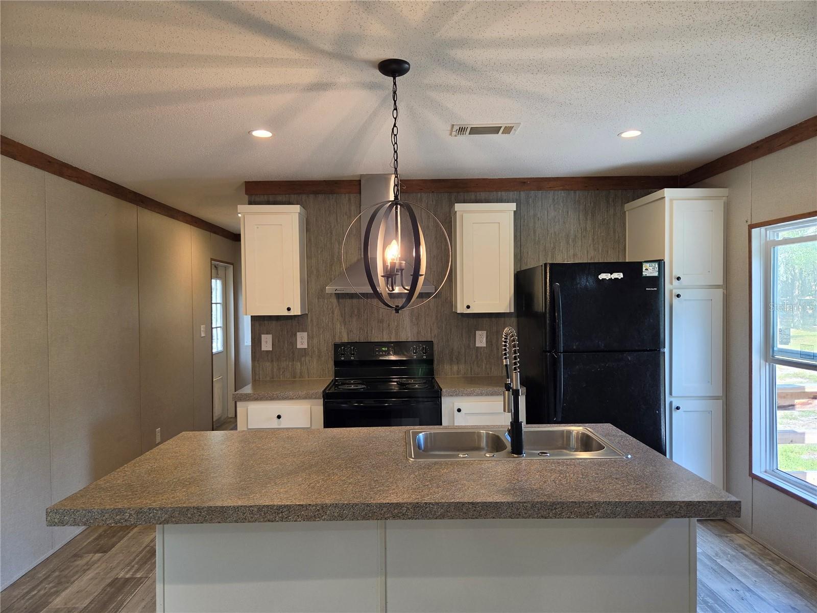 Image 4 of 23 For 624 Winnetka Street