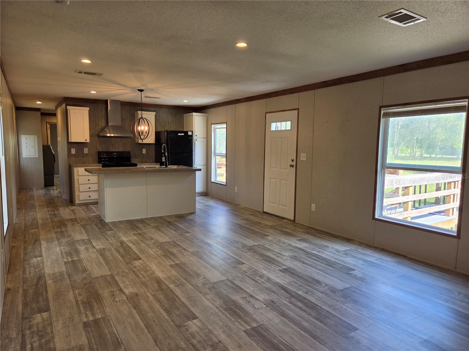 Image 7 of 23 For 624 Winnetka Street