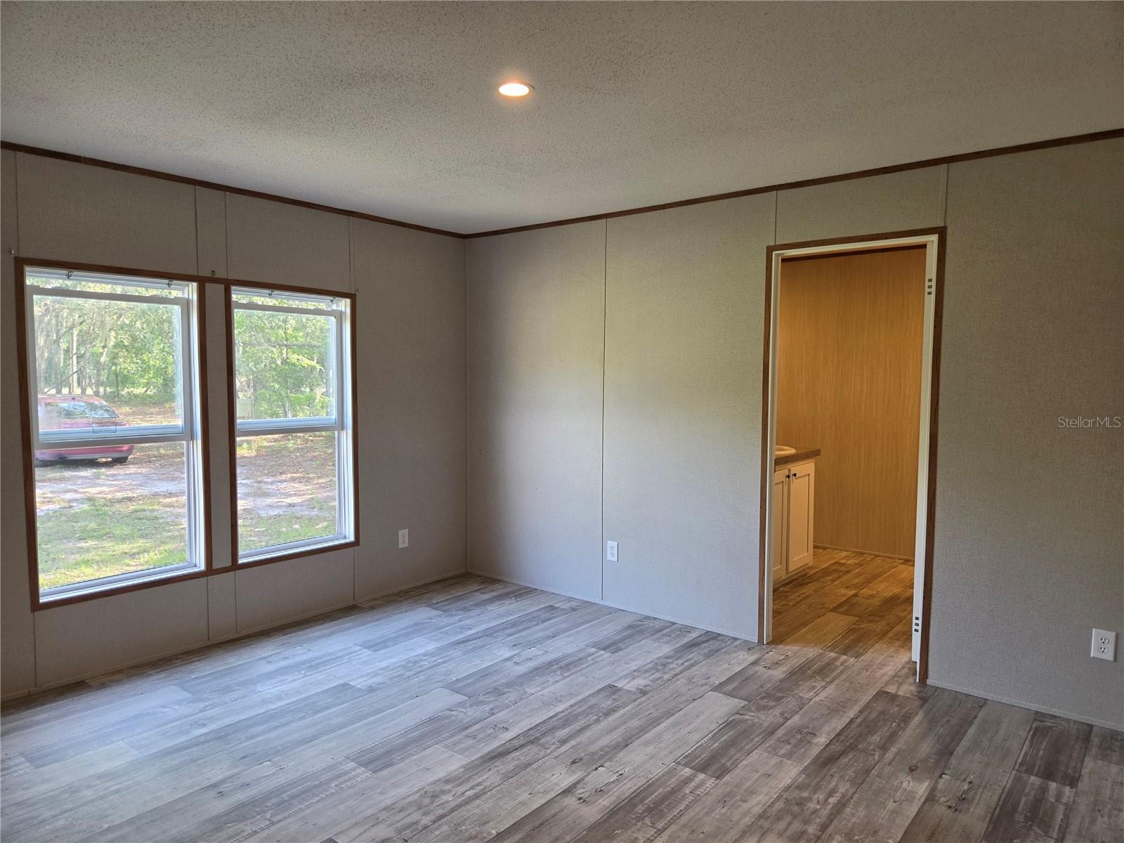 Image 9 of 23 For 624 Winnetka Street