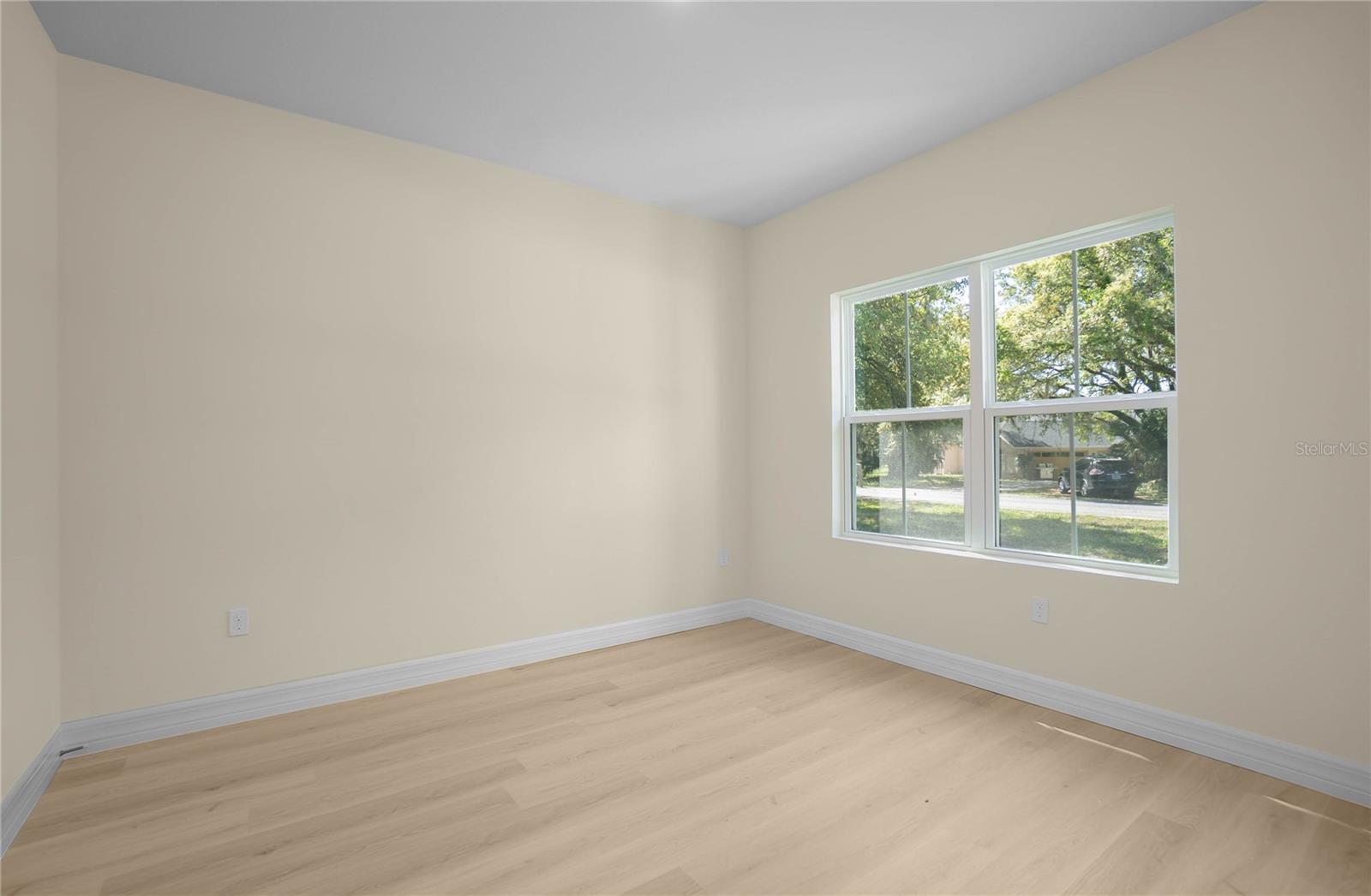 Image 13 of 62 For 9695 Baymeadows Drive