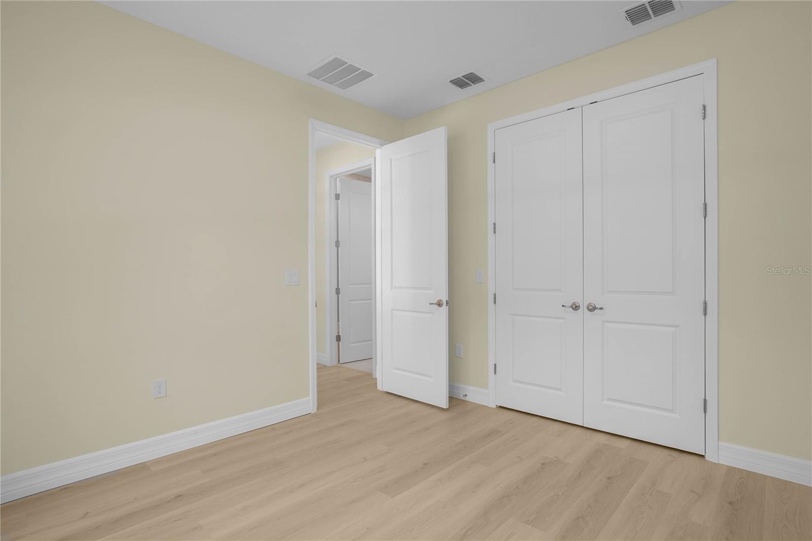 Image 14 of 62 For 9695 Baymeadows Drive