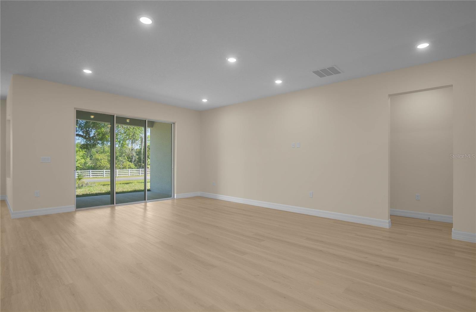 Image 16 of 62 For 9695 Baymeadows Drive