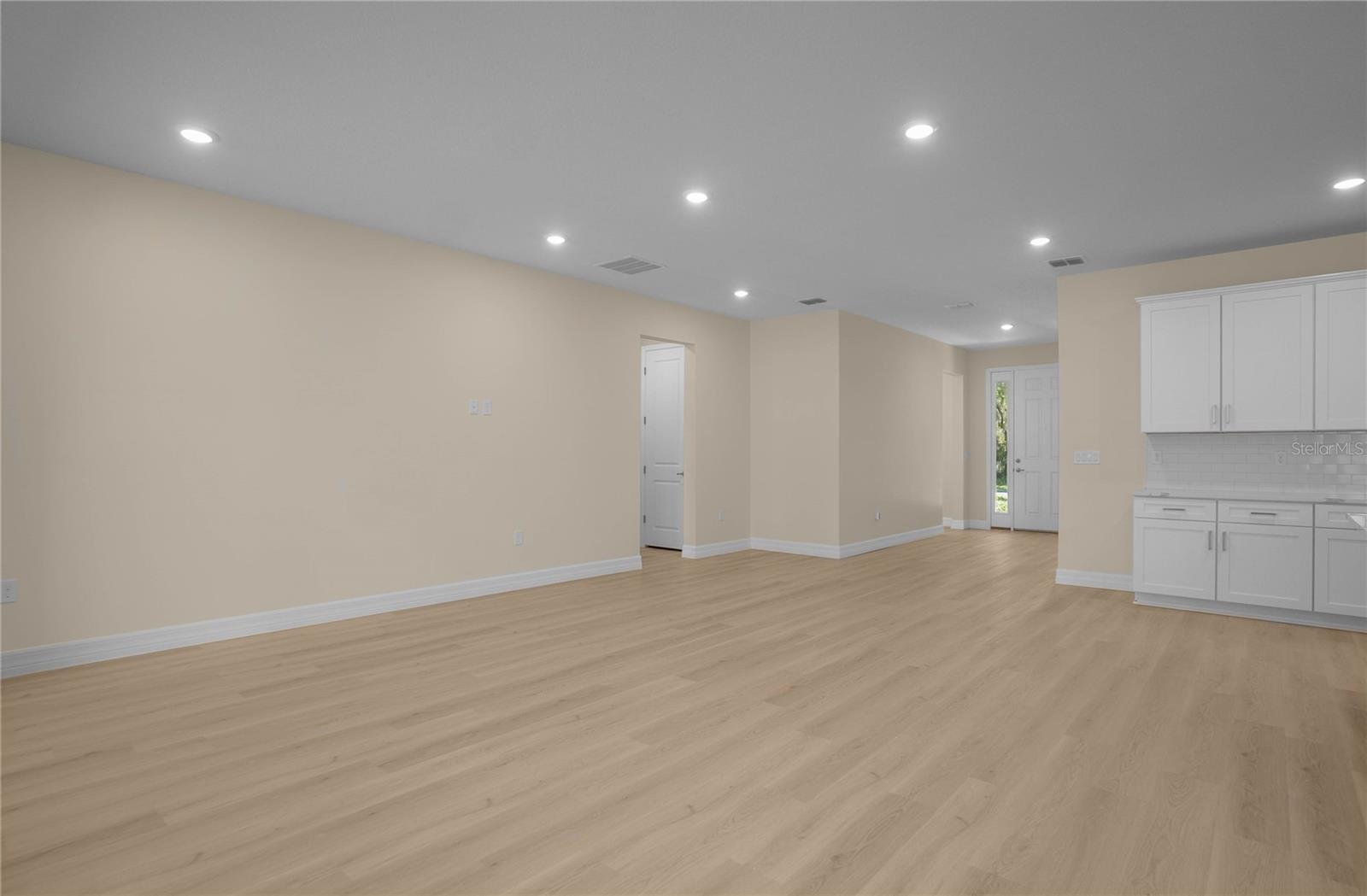 Image 17 of 62 For 9695 Baymeadows Drive
