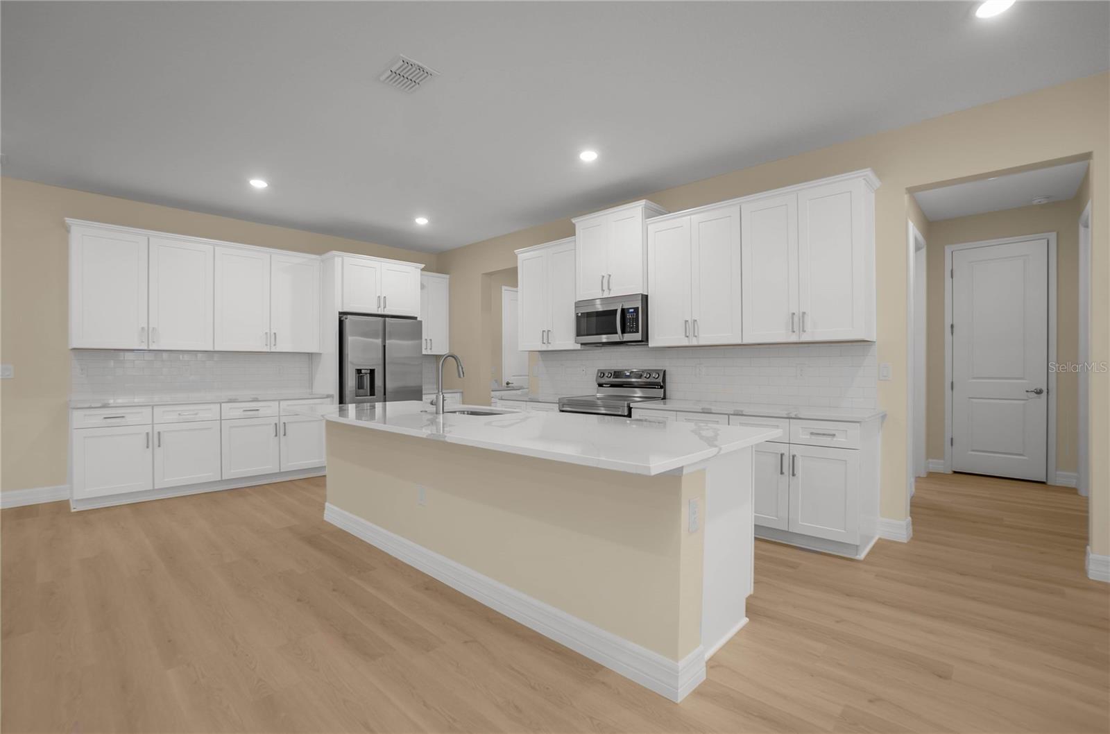 Image 19 of 62 For 9695 Baymeadows Drive