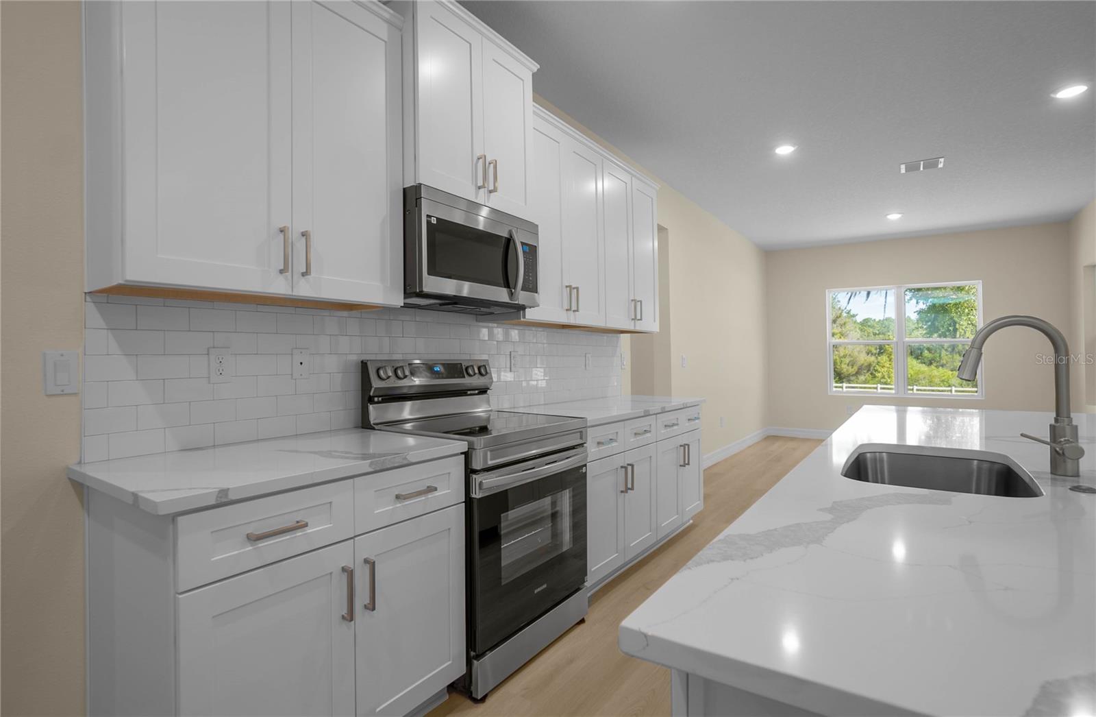 Image 22 of 62 For 9695 Baymeadows Drive