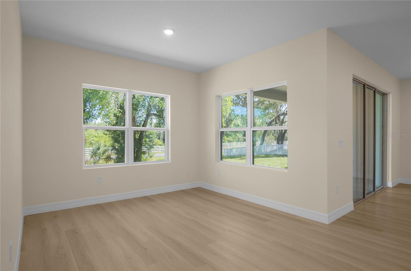 Image 25 of 62 For 9695 Baymeadows Drive