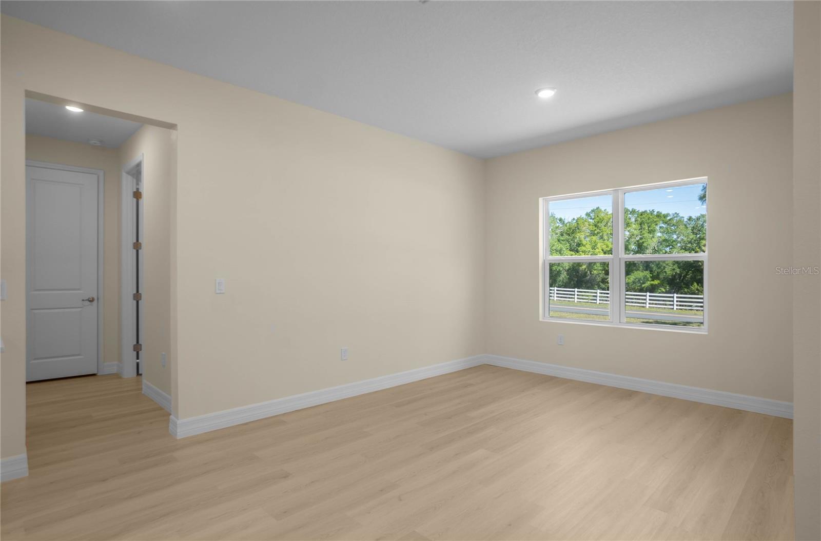 Image 26 of 62 For 9695 Baymeadows Drive