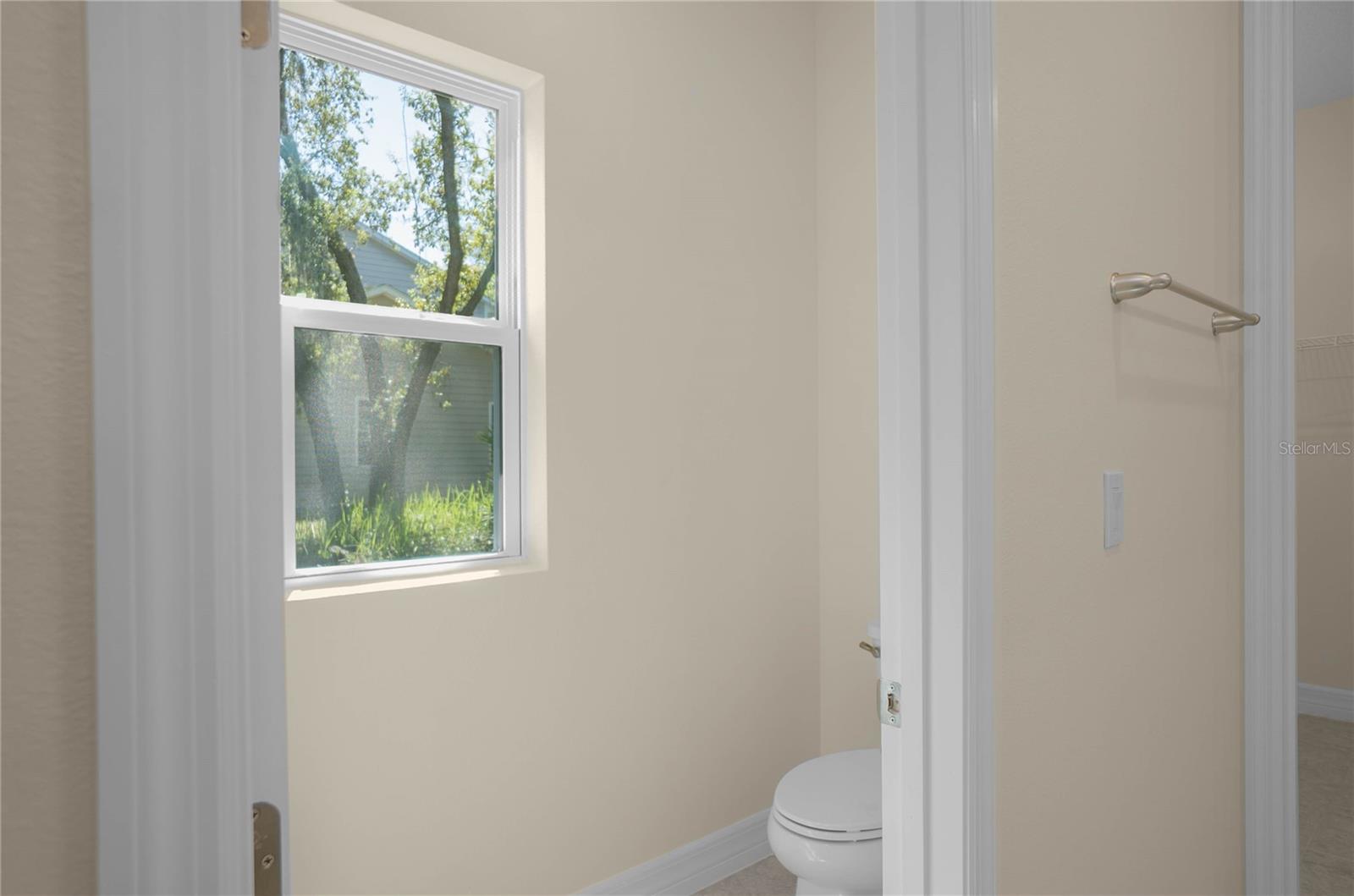 Image 31 of 62 For 9695 Baymeadows Drive