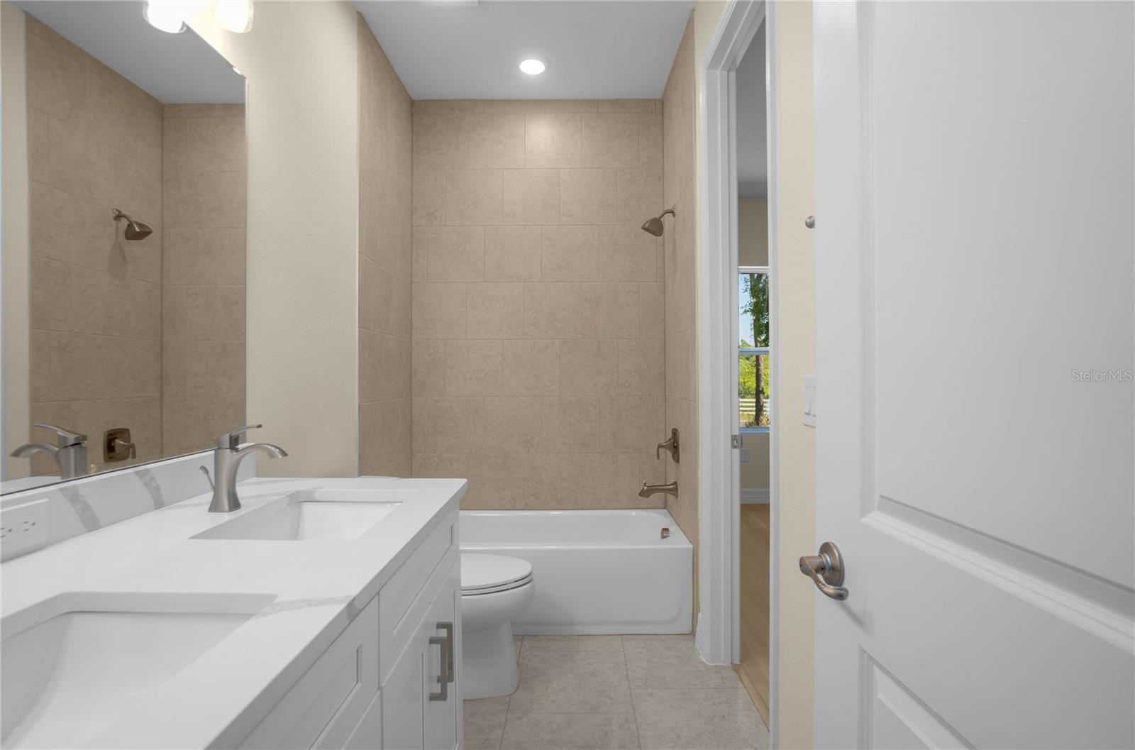 Image 36 of 62 For 9695 Baymeadows Drive