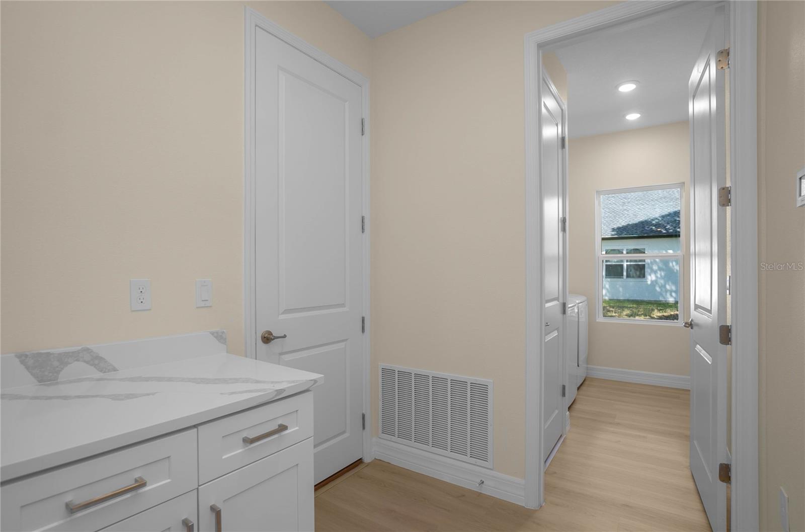 Image 40 of 62 For 9695 Baymeadows Drive