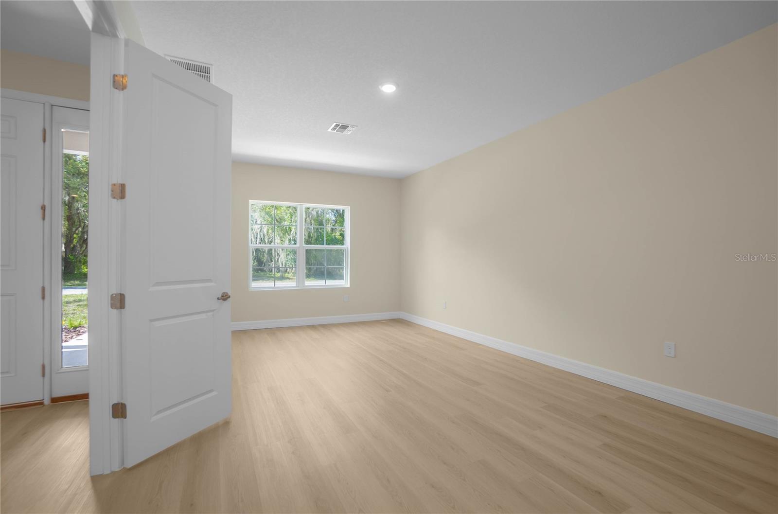 Image 7 of 62 For 9695 Baymeadows Drive