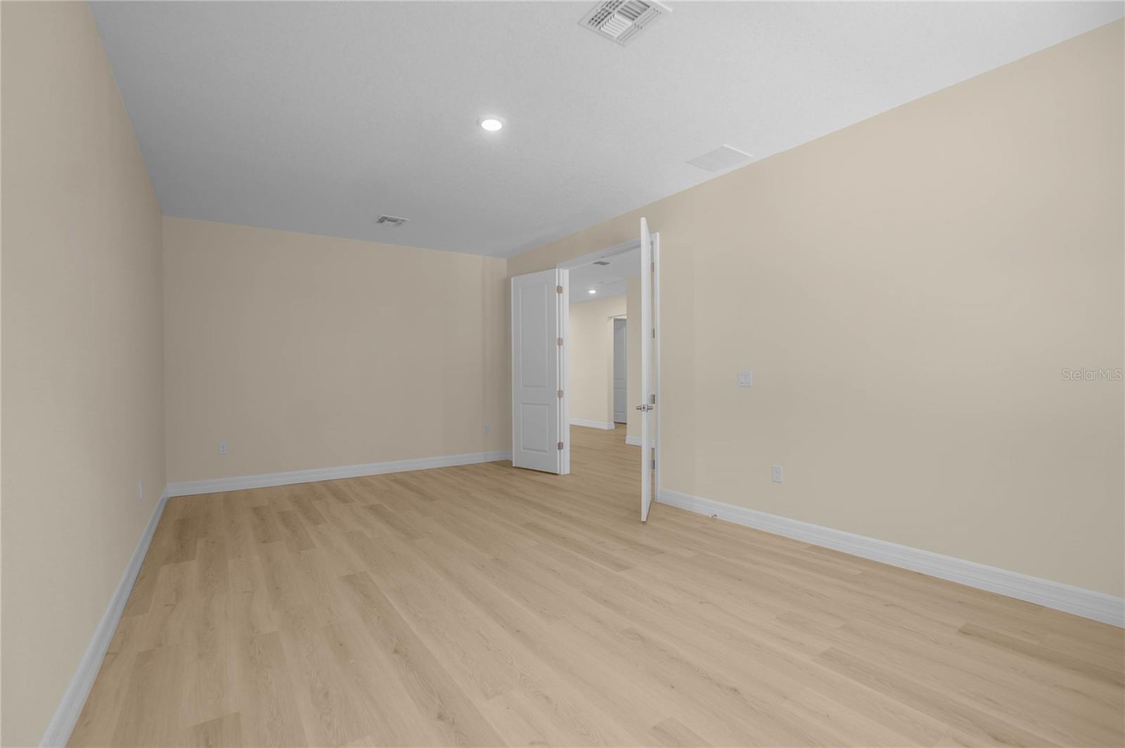 Image 9 of 62 For 9695 Baymeadows Drive