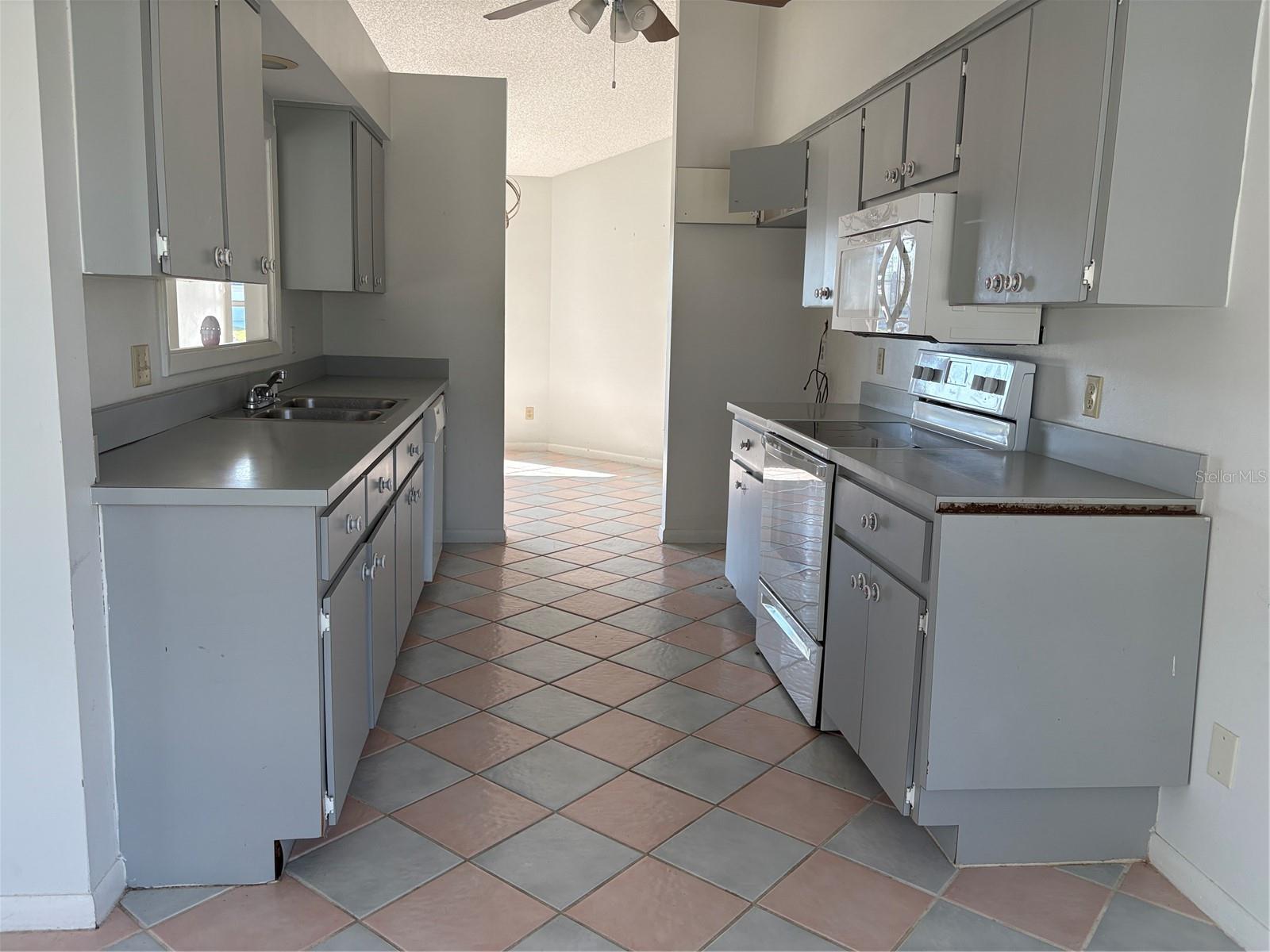 Image 6 of 14 For 4422 Rath Rue Point