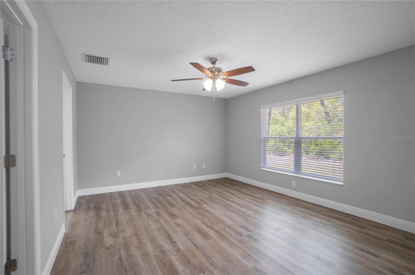 Image 15 of 66 For 5932 Flagstaff Avenue