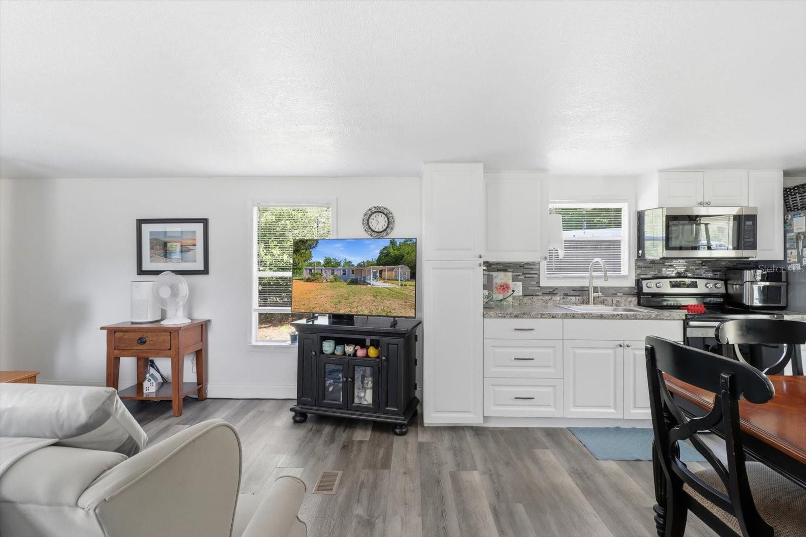 Image 14 of 43 For 8515 Orangetree Street