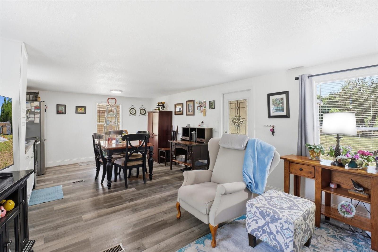 Image 17 of 43 For 8515 Orangetree Street