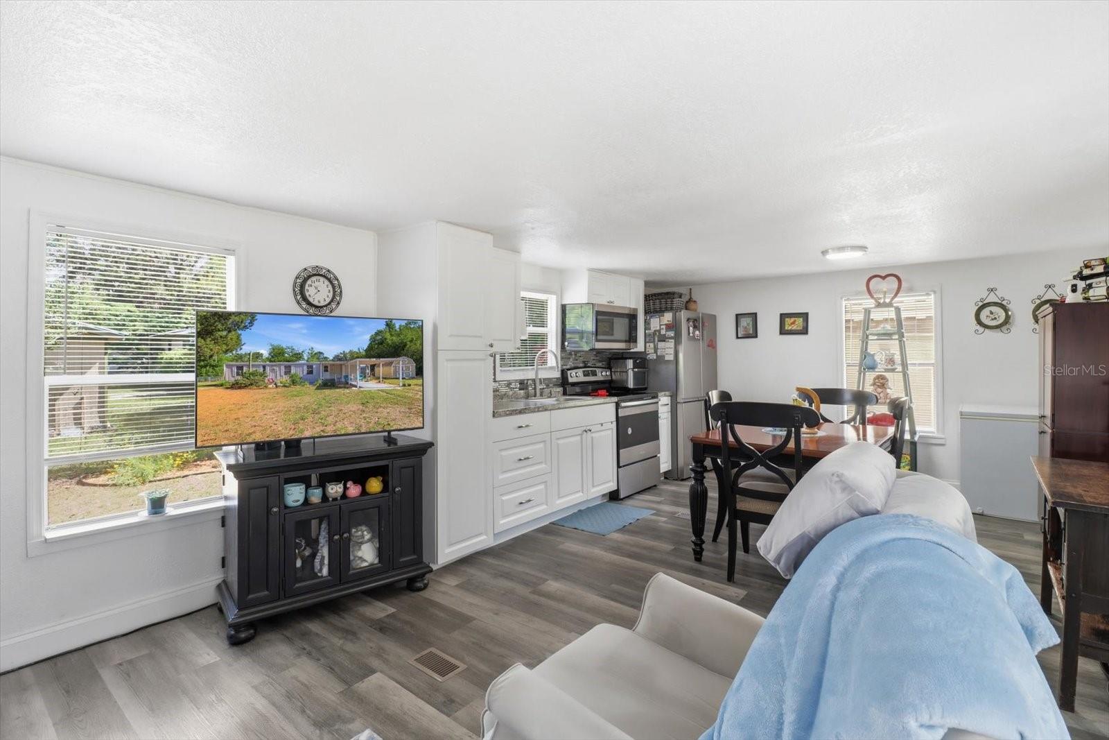 Image 18 of 43 For 8515 Orangetree Street