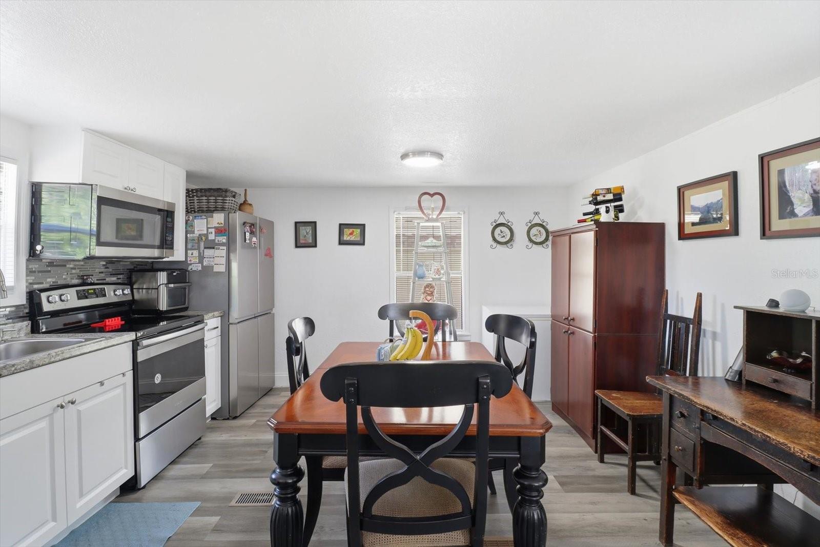 Image 20 of 43 For 8515 Orangetree Street
