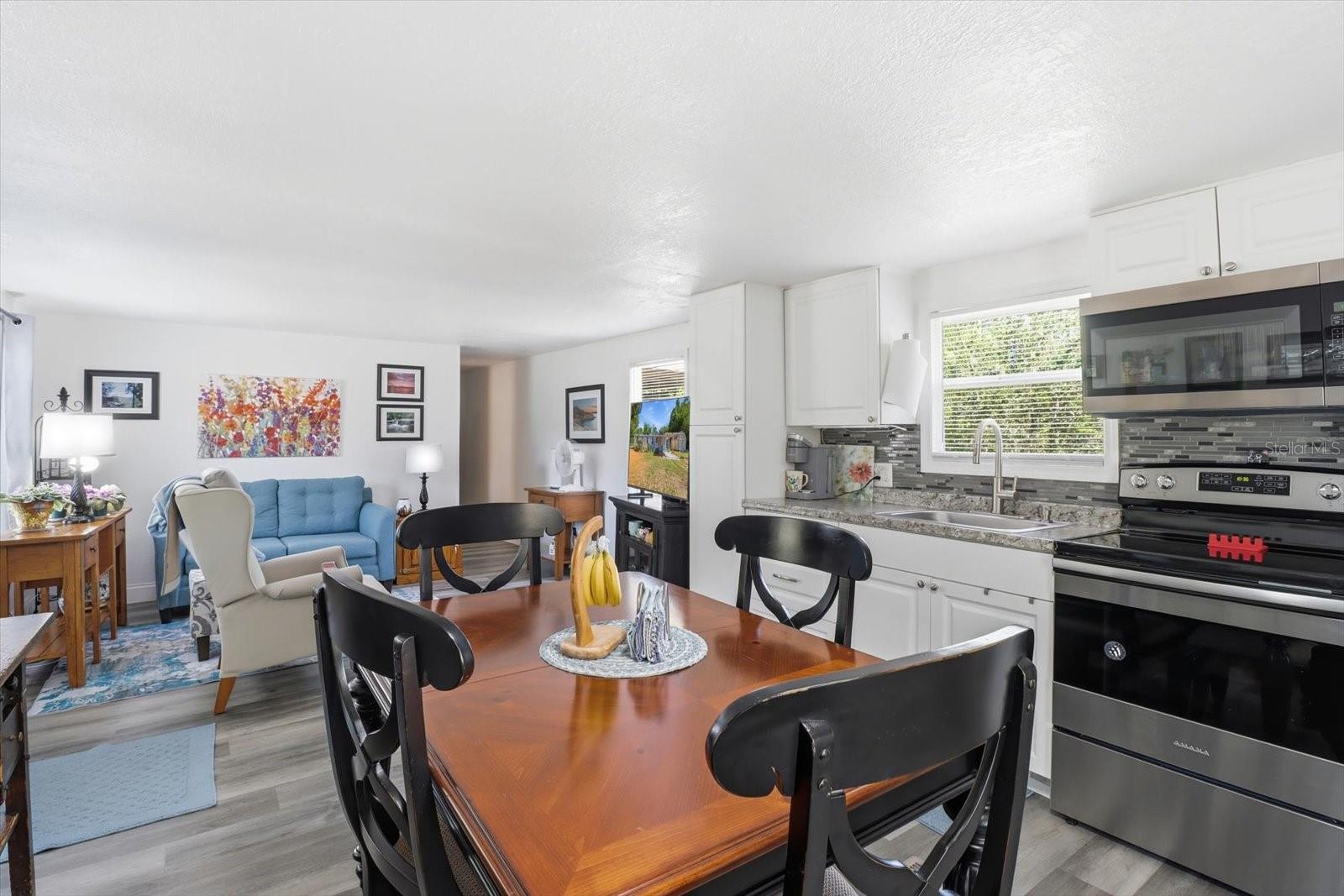 Image 22 of 43 For 8515 Orangetree Street