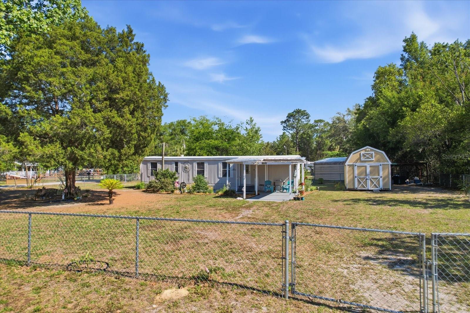 Image 3 of 43 For 8515 Orangetree Street