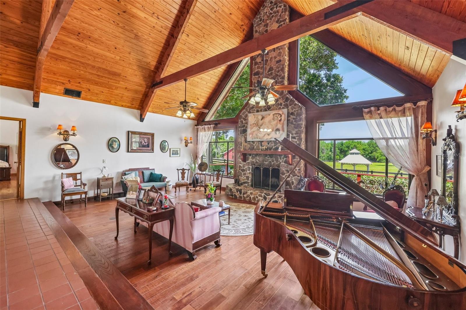 Image 11 of 93 For 35841 Timbertop Lane