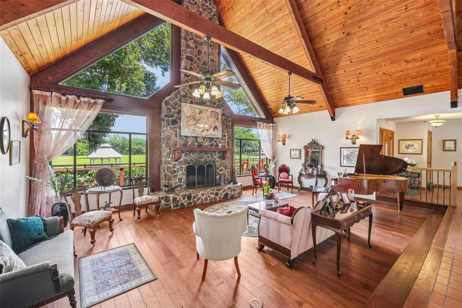 Image 12 of 93 For 35841 Timbertop Lane