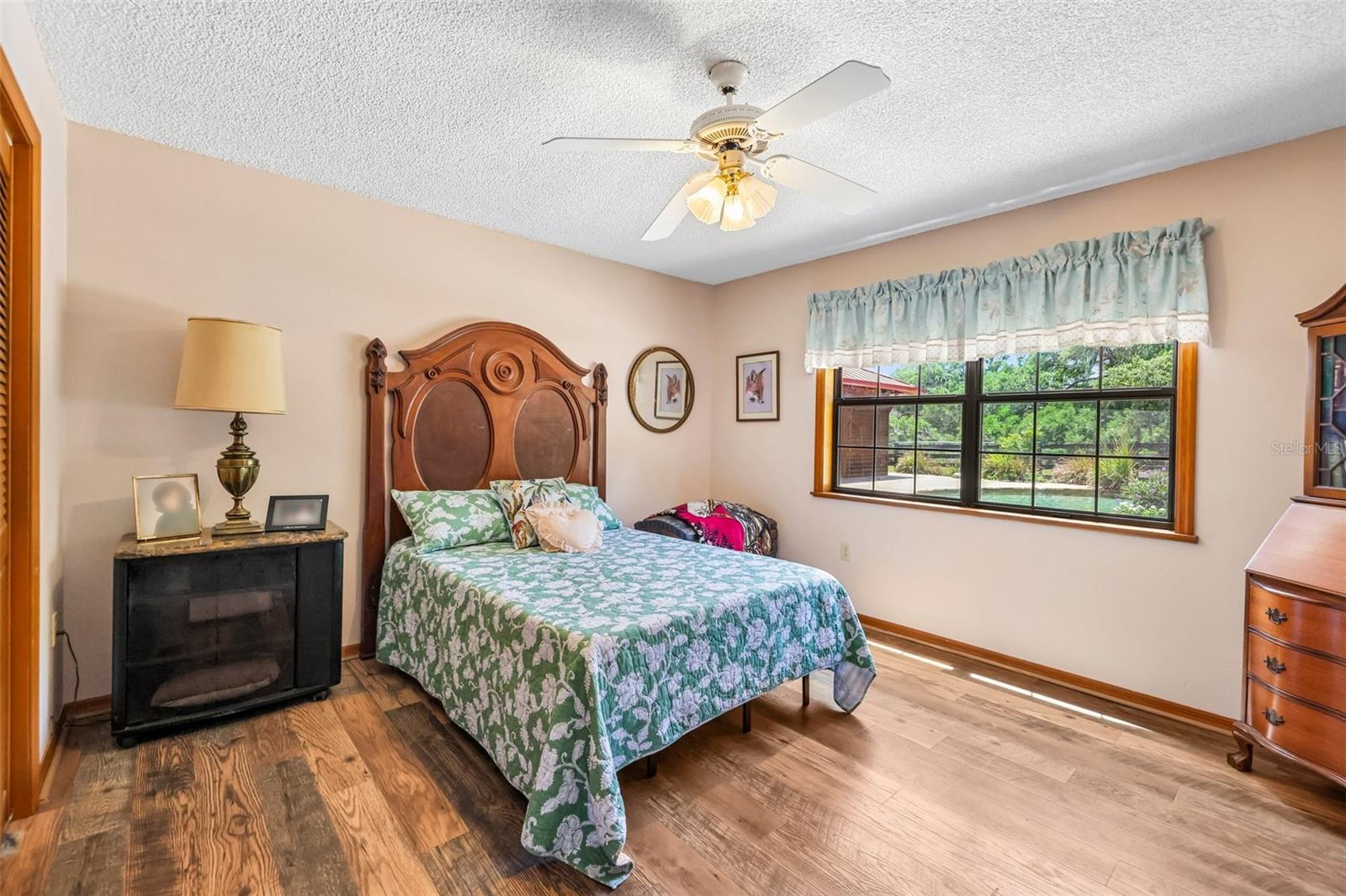 Image 36 of 93 For 35841 Timbertop Lane