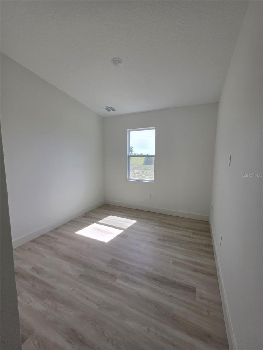Image 17 of 29 For 17951 62 Street