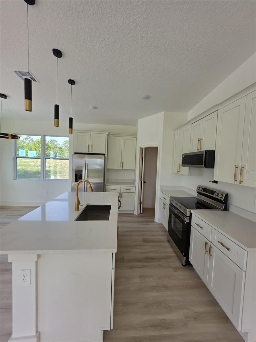 Image 18 of 29 For 17951 62 Street