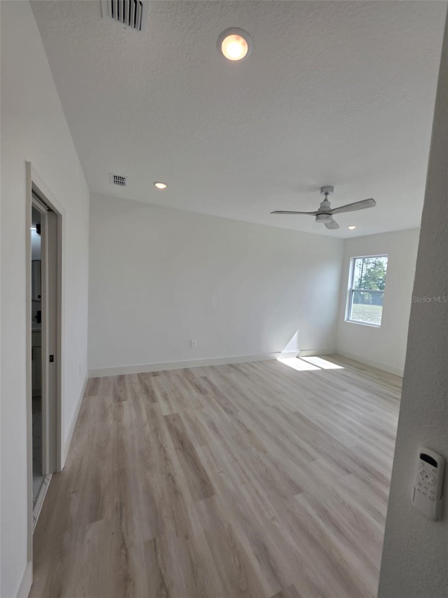 Image 24 of 29 For 17951 62 Street