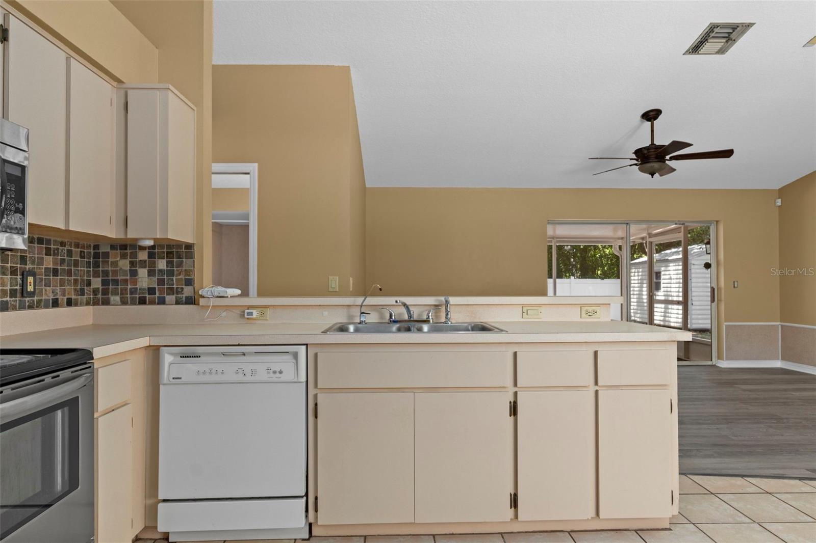 Image 14 of 48 For 6236 Pinedale Circle