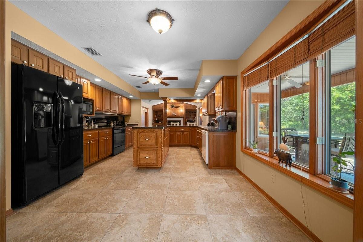 Image 12 of 52 For 11 Sycamore Court W