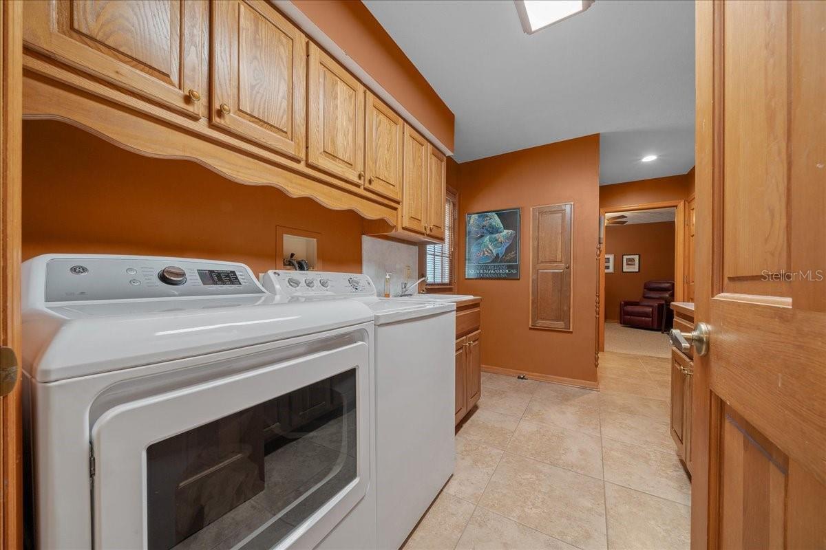 Image 31 of 52 For 11 Sycamore Court W