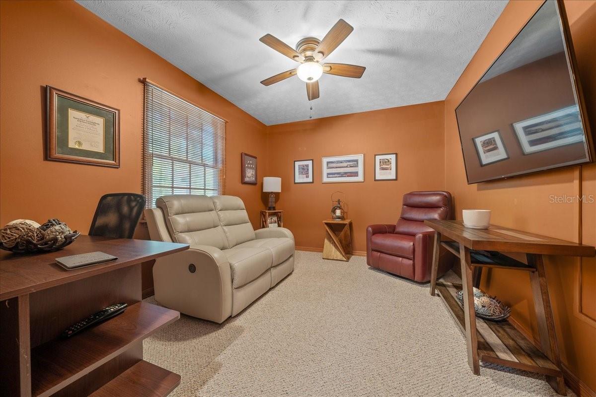 Image 34 of 52 For 11 Sycamore Court W