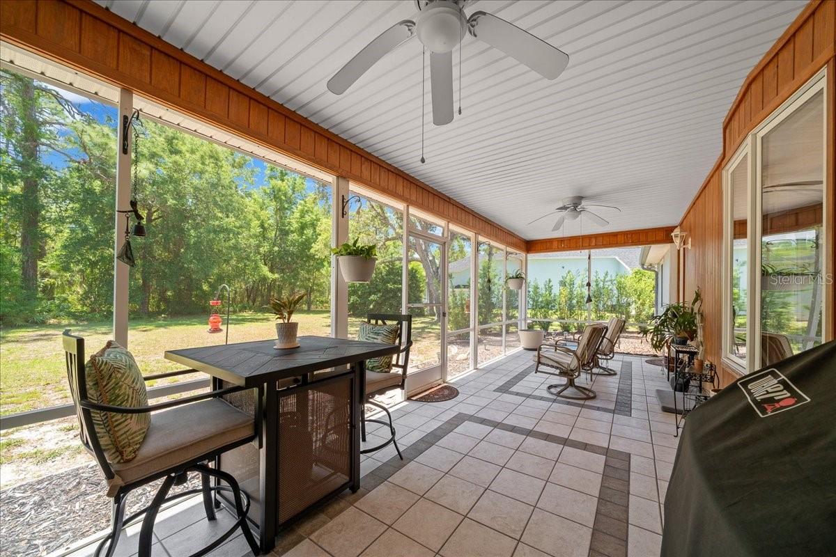 Image 40 of 52 For 11 Sycamore Court W