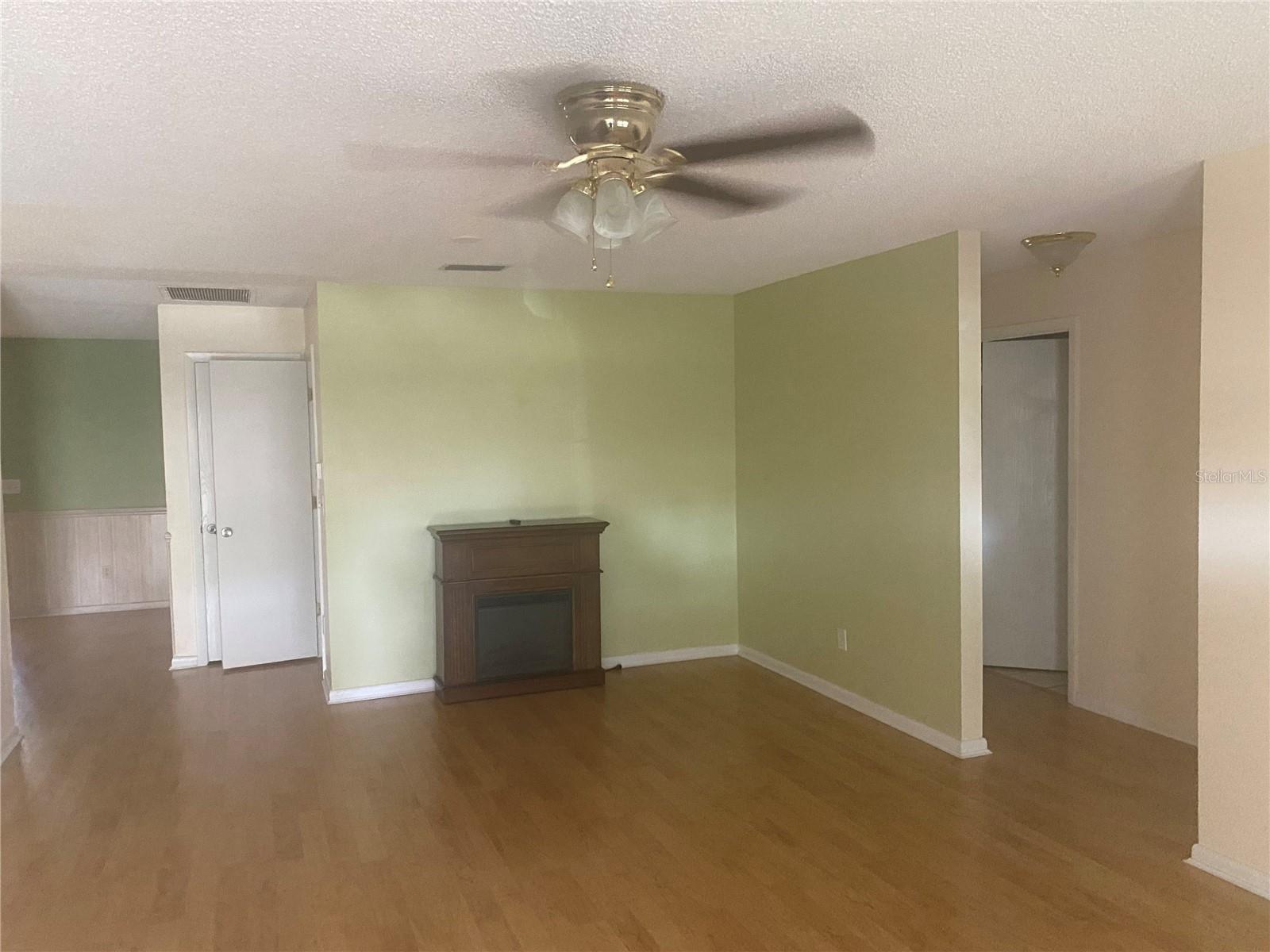 Image 11 of 49 For 9802 88th Terrace C