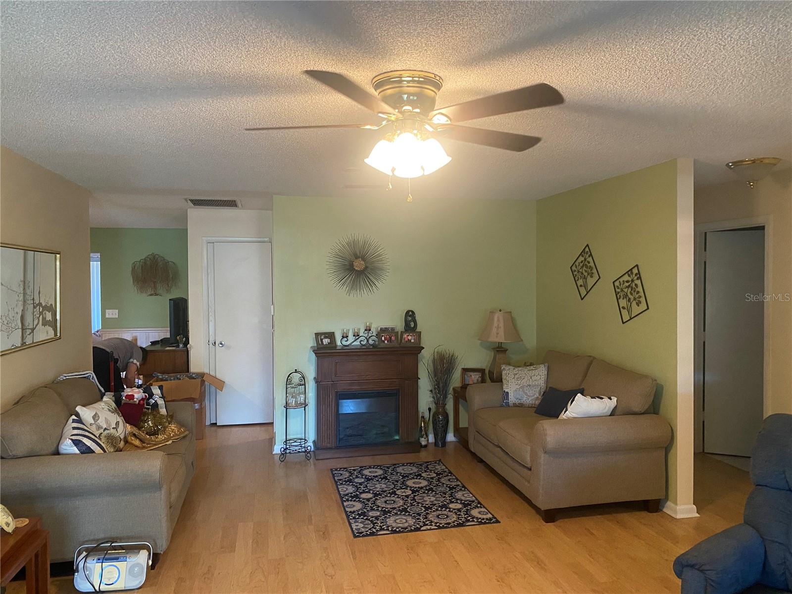 Image 13 of 49 For 9802 88th Terrace C