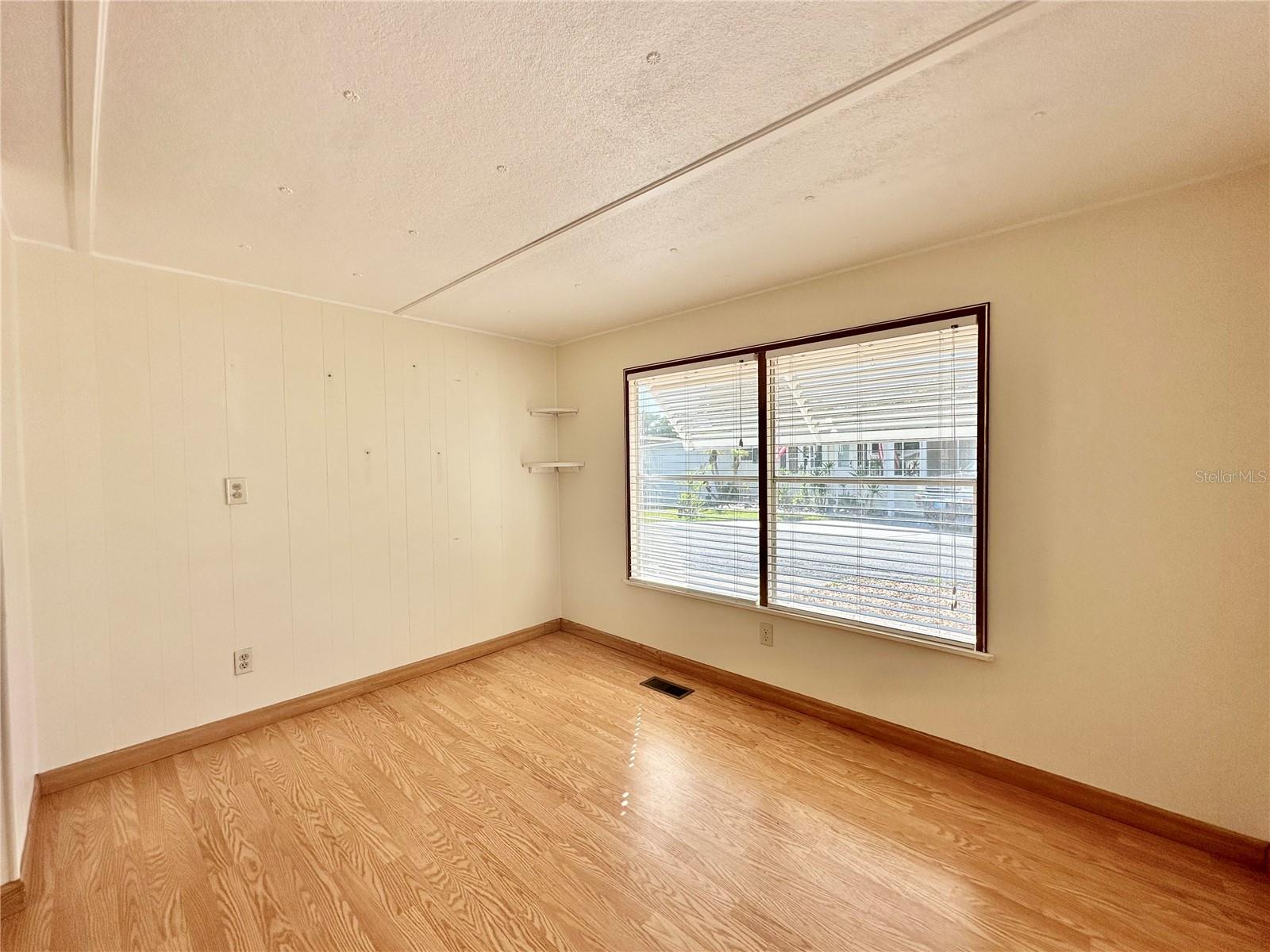 Image 11 of 26 For 522 Tammi Drive