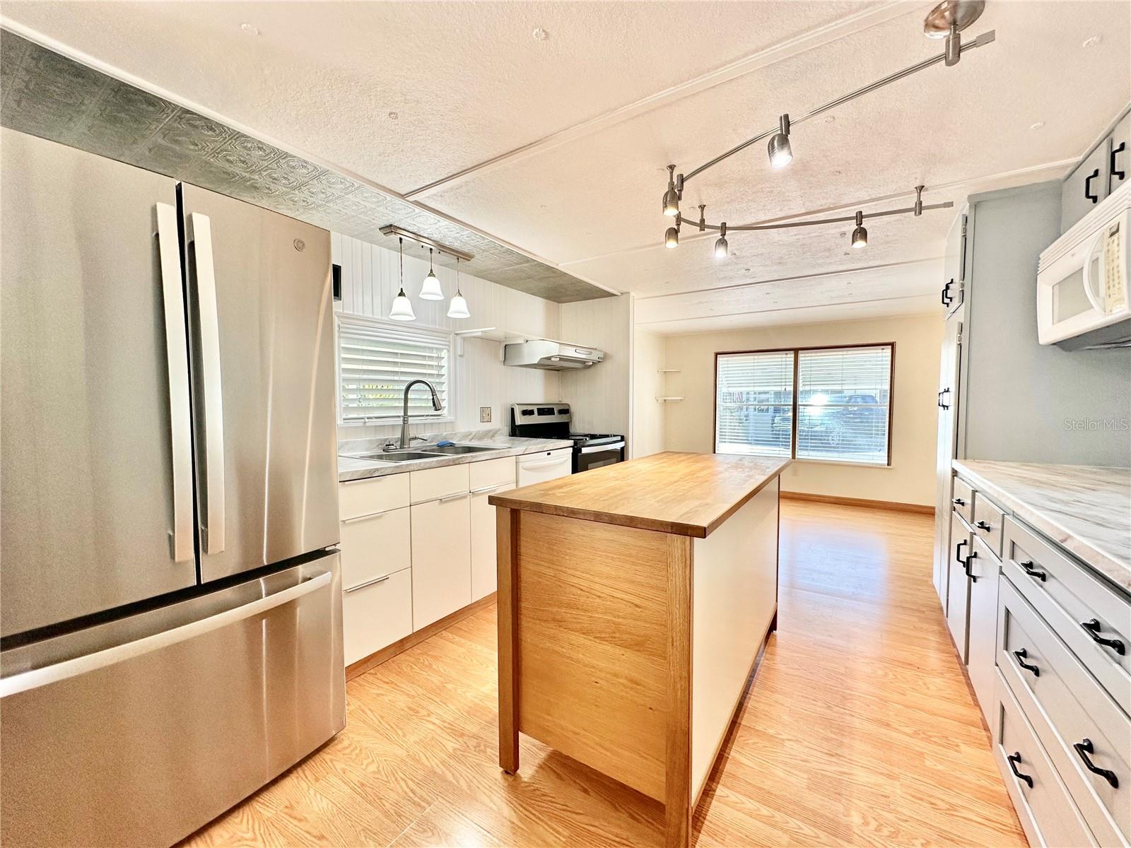 Image 8 of 26 For 522 Tammi Drive