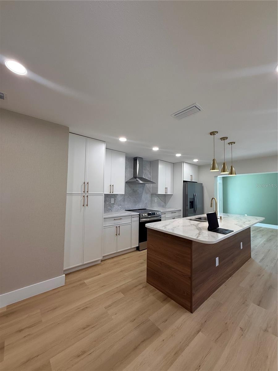 Image 3 of 44 For 1908 51st Avenue W