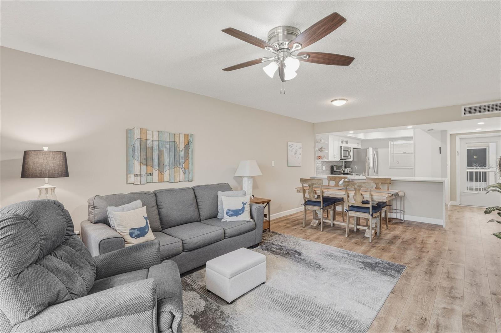 Image 14 of 29 For 1520 Glen Oaks Drive E 247