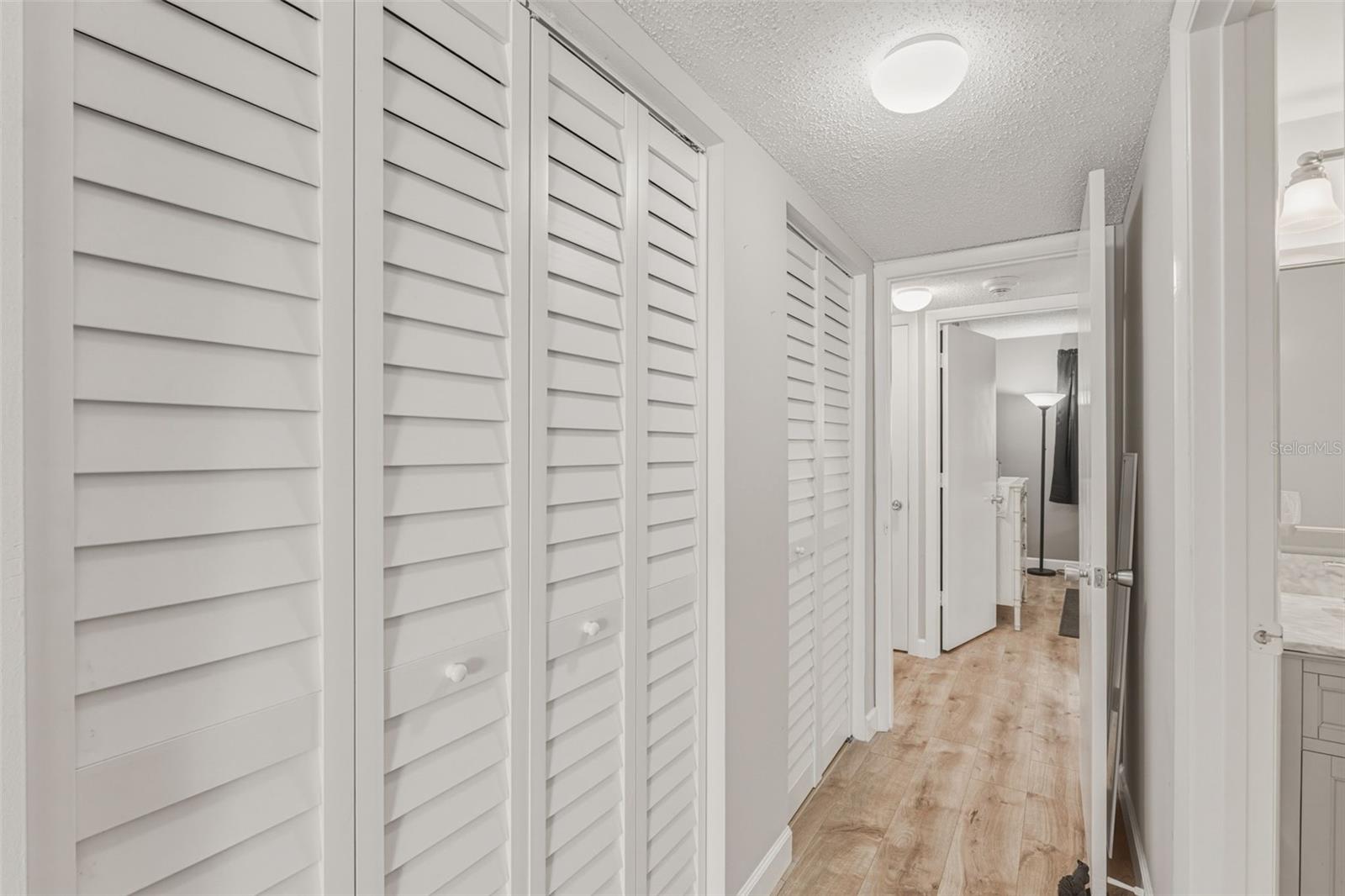 Image 17 of 29 For 1520 Glen Oaks Drive E 247